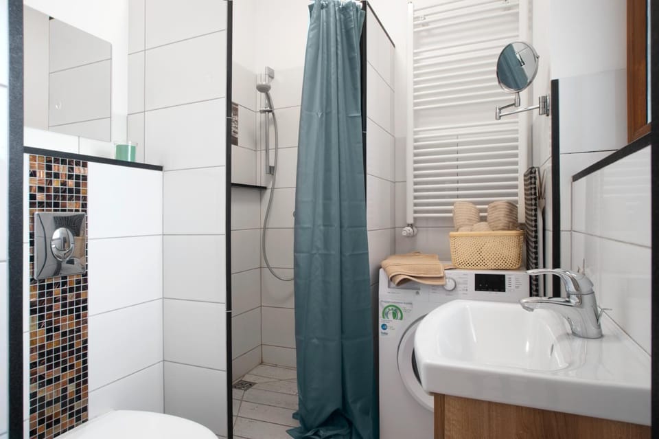 Shower, Bathroom, towels