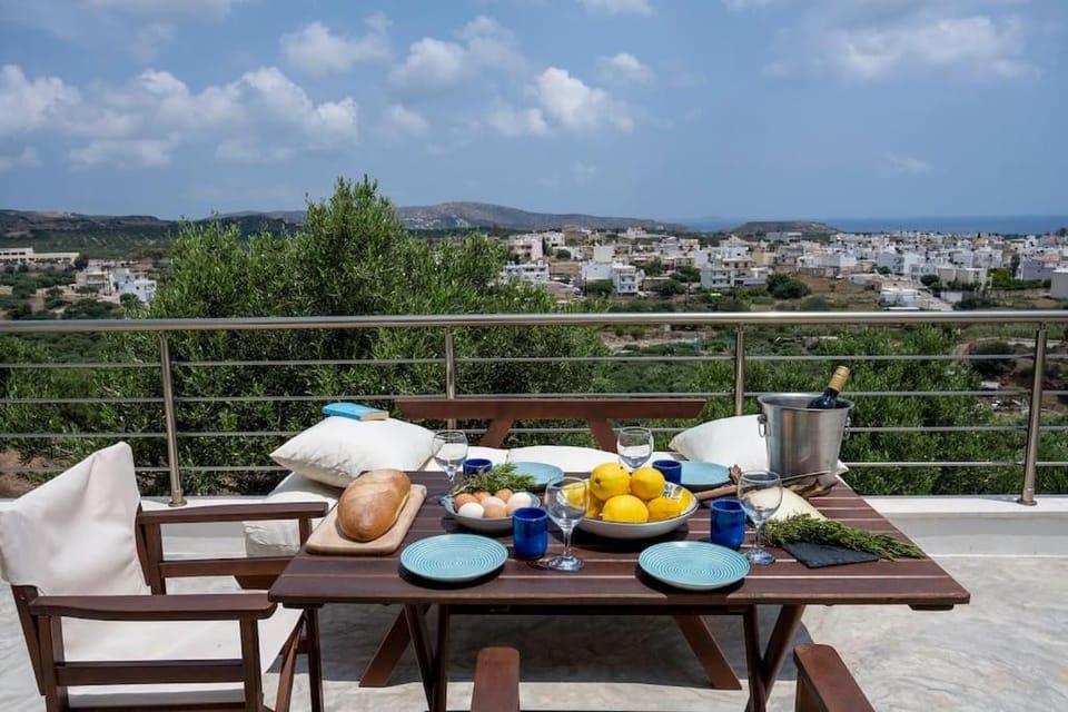 Natural landscape, View (from property/room), Balcony/Terrace, City view, Mountain view, Sea view