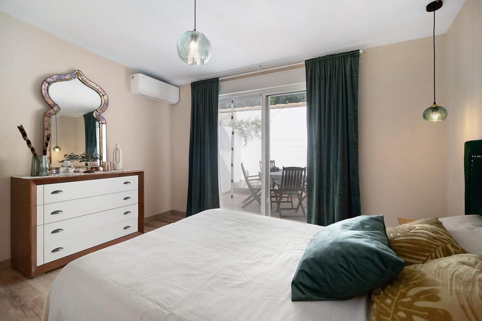 Living room, Bedroom