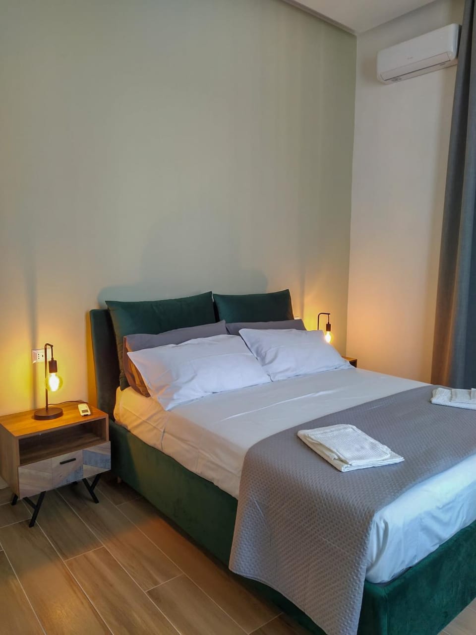 Bed, Photo of the whole room, Bedroom, towels