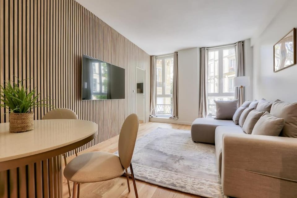 Beautiful 2BR in City Center of Paris Apartment in Paris