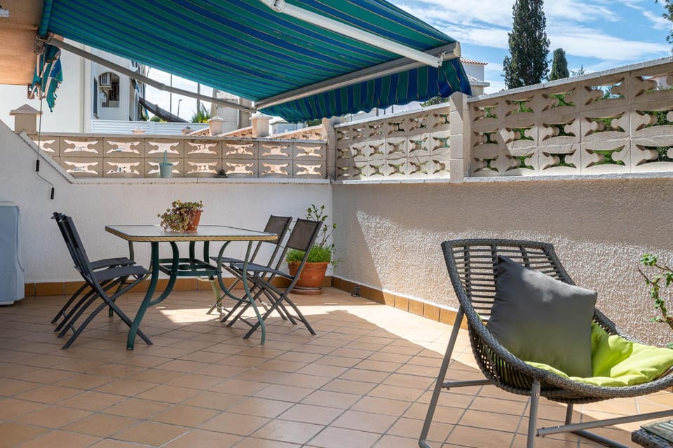 AT052 Planta baja con piscina, tan solo 600m de la playa Apartment in Torredembarra