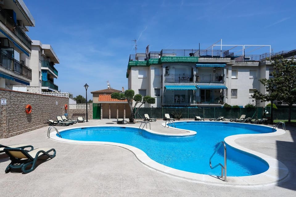 AT052 Planta baja con piscina, tan solo 600m de la playa Apartment in Torredembarra