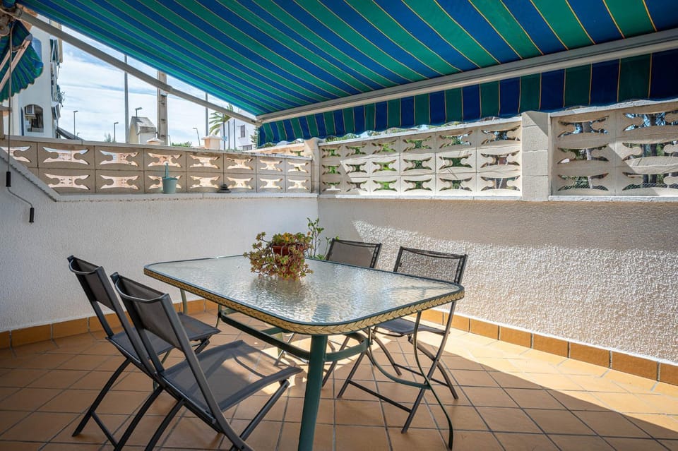 AT052 Planta baja con piscina, tan solo 600m de la playa Apartment in Torredembarra