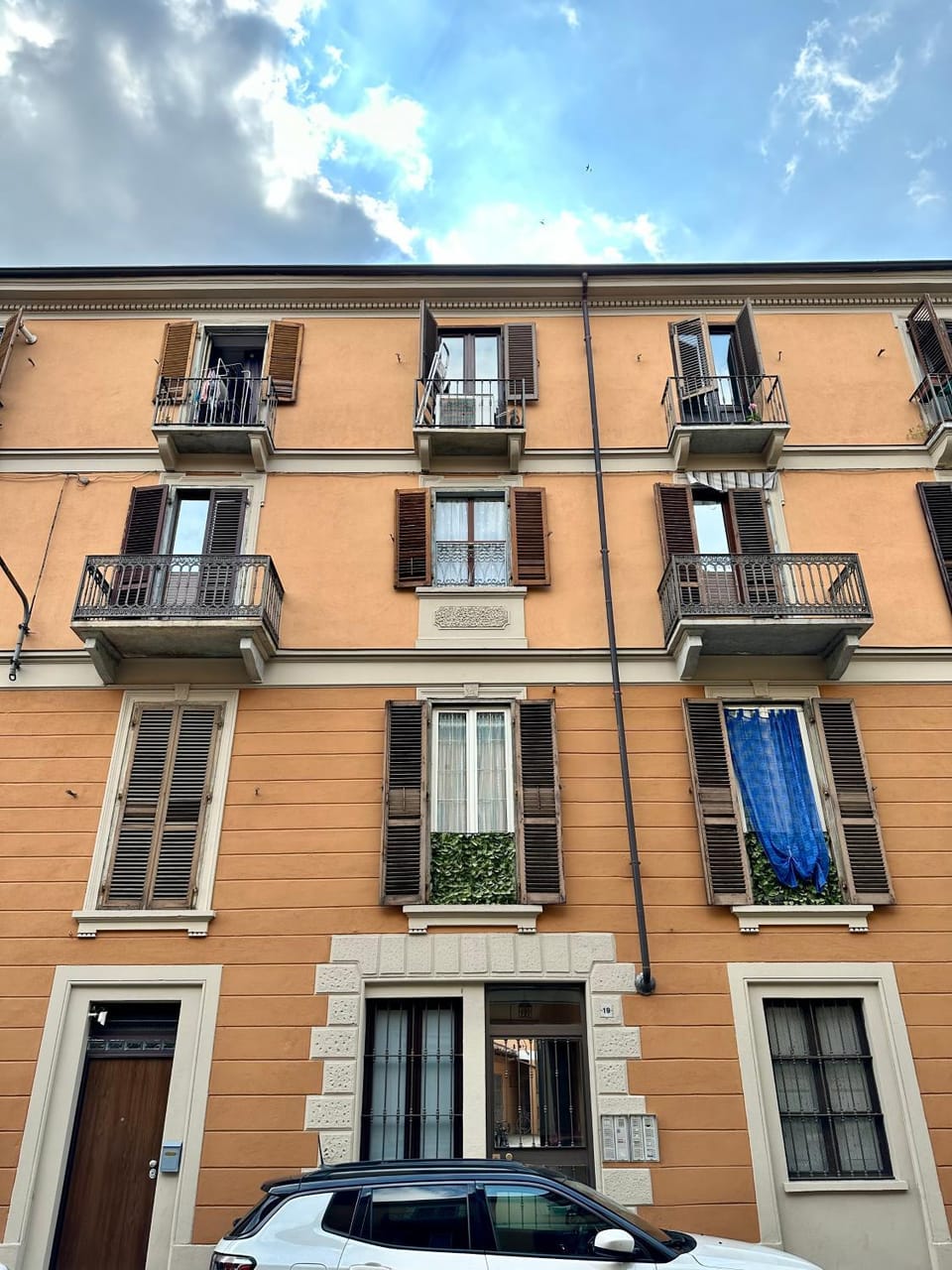 Property building, Neighbourhood