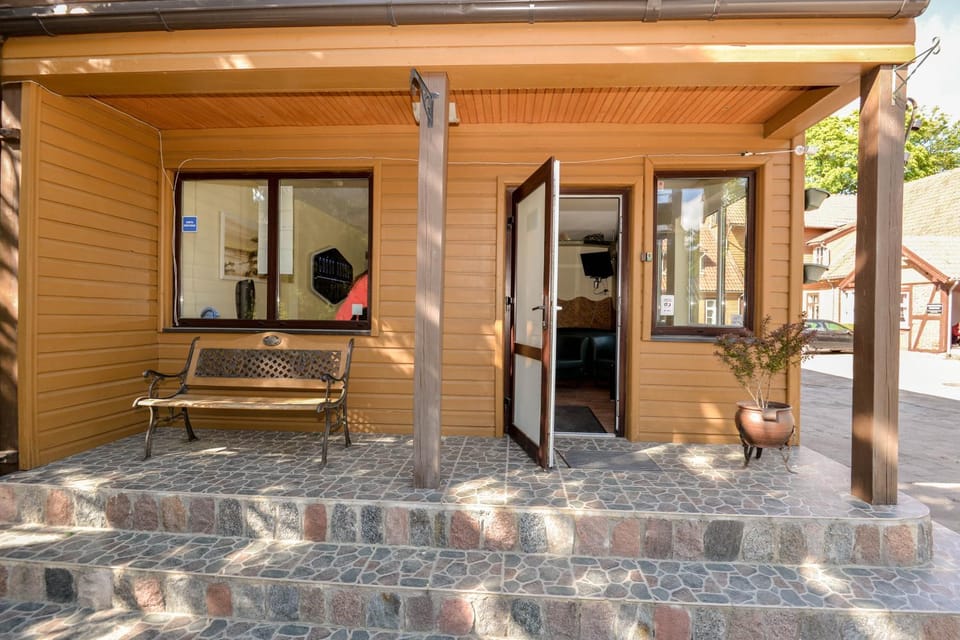 Property building, Patio, Facade/entrance