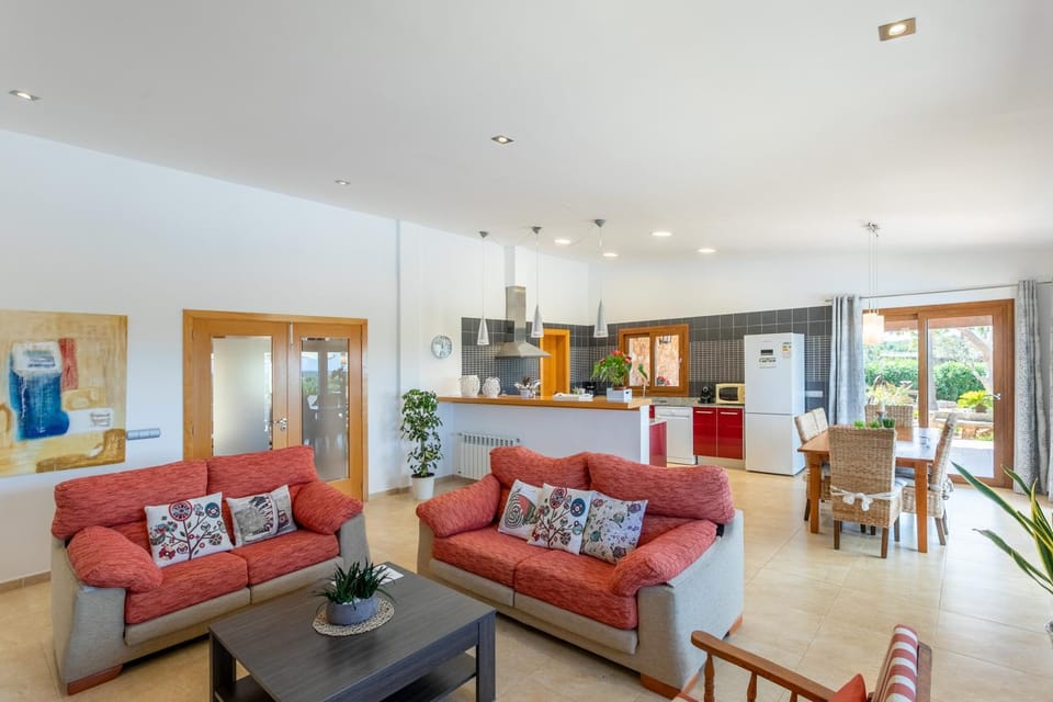 Kitchen or kitchenette, Living room, Seating area, Dining area