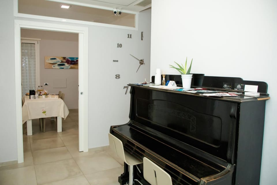 TV and multimedia, Kitchen or kitchenette, Dining area