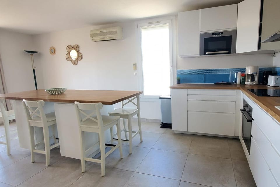 Spacious T4 with sea and Esterel views Apartment in Saint-Raphael