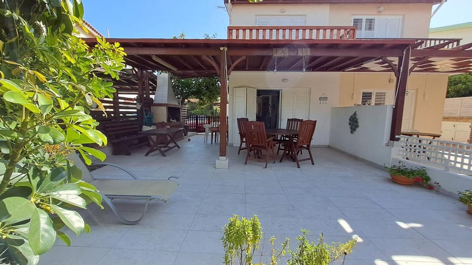 Property building, Balcony/Terrace, Dining area