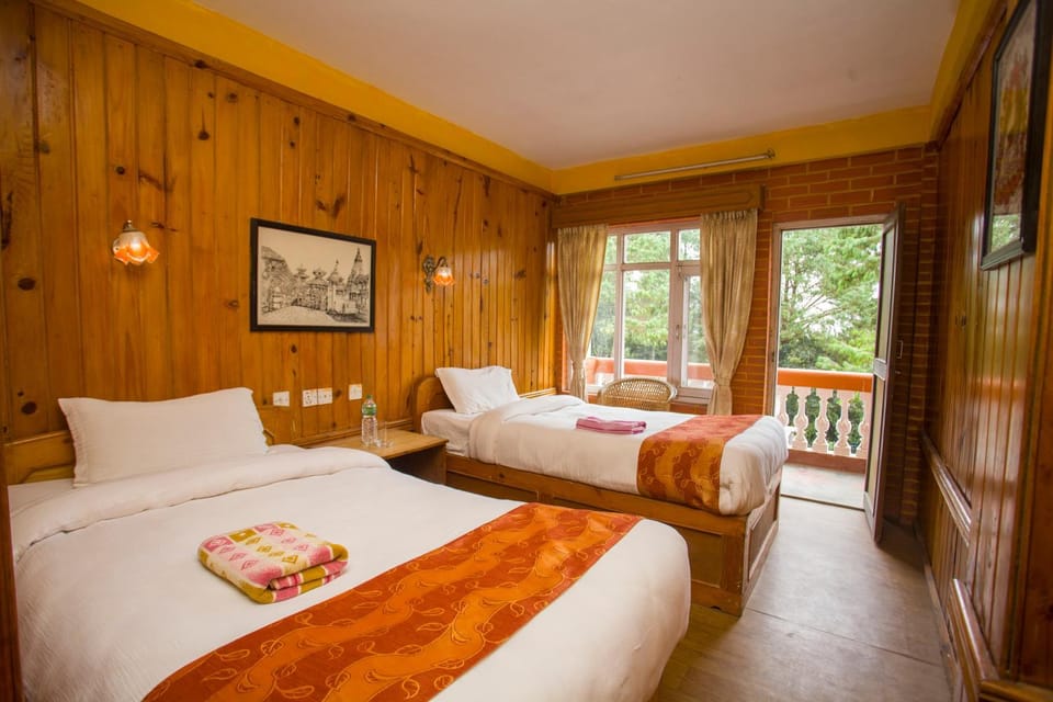 Photo of the whole room, Bedroom, Street view