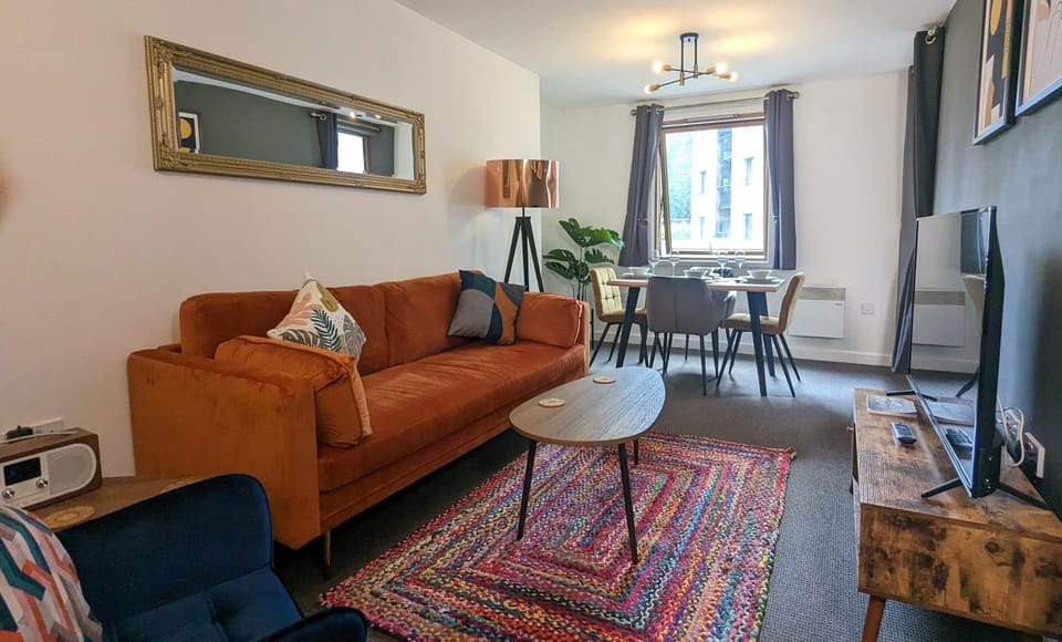 TV and multimedia, Seating area, Dining area, locker