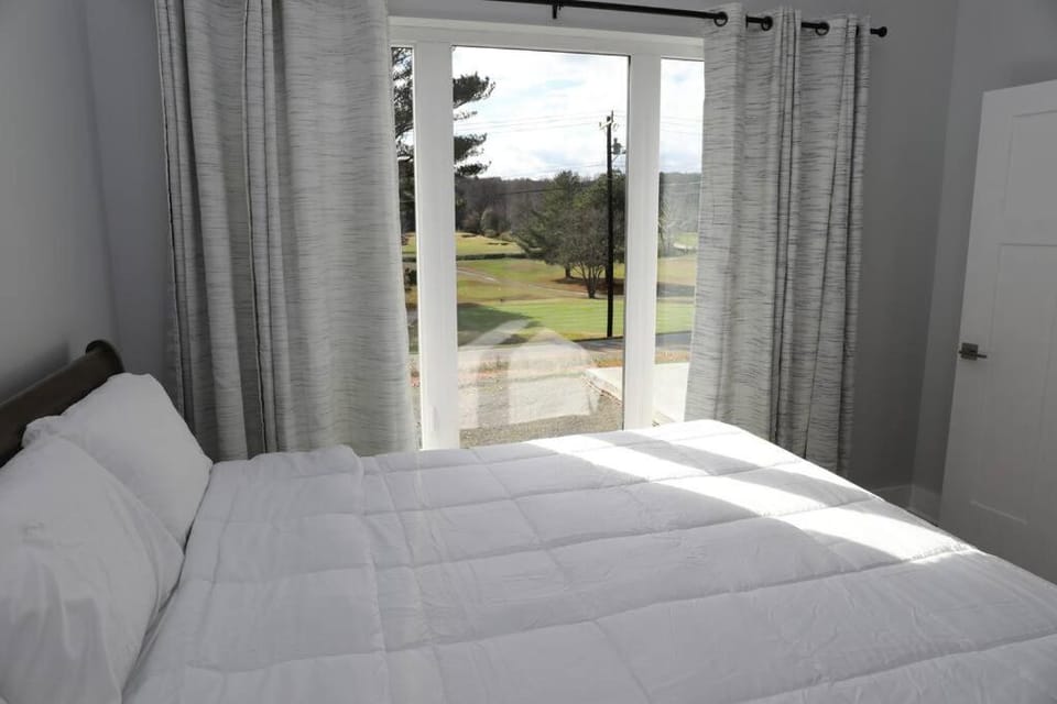 Golf Views Mount Airy House in Mount Airy