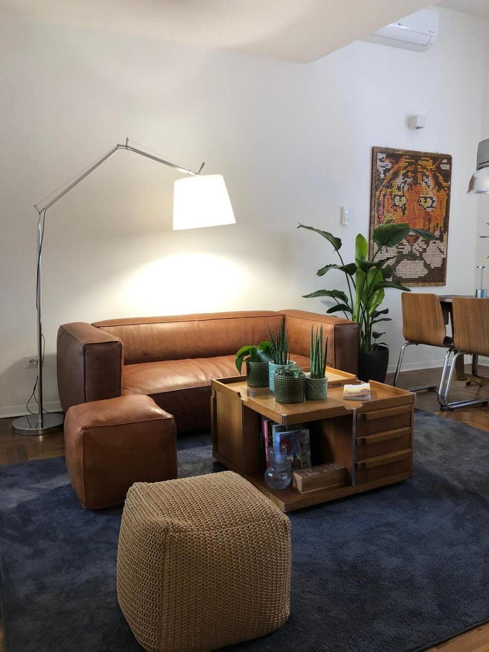 Communal lounge/ TV room, TV and multimedia, Living room, Seating area, Lunch, cot, air conditioner