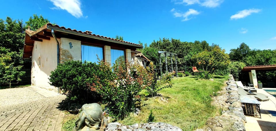 Property building, Garden, Garden, Balcony/Terrace