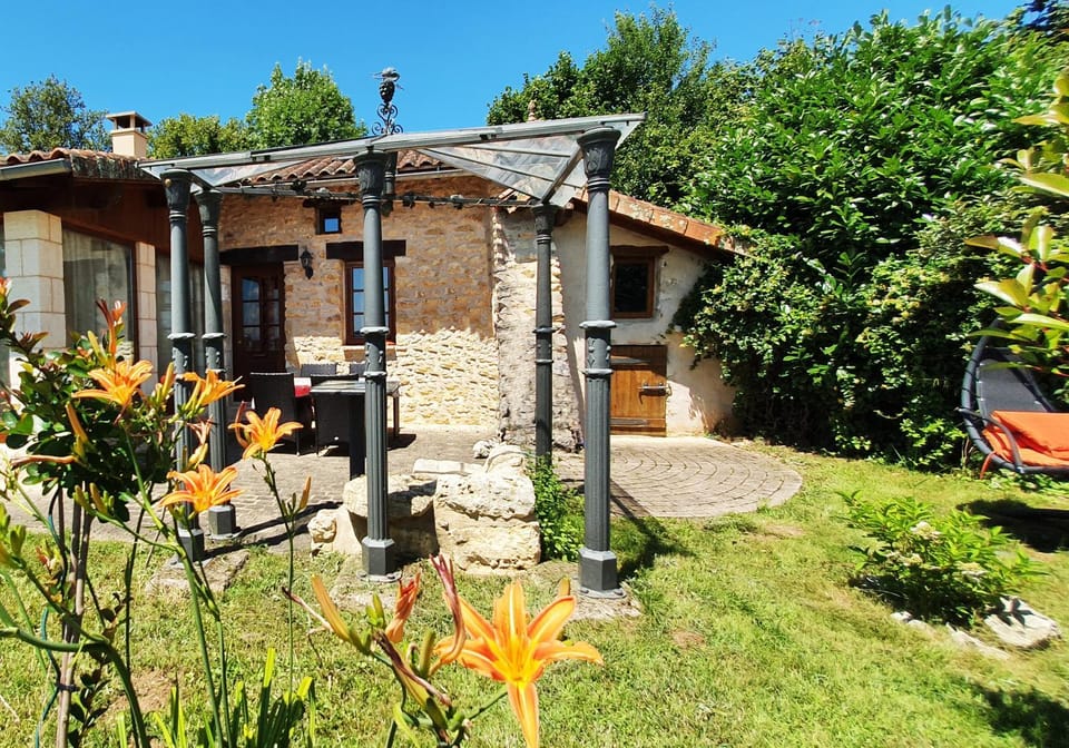 Property building, Garden, Balcony/Terrace