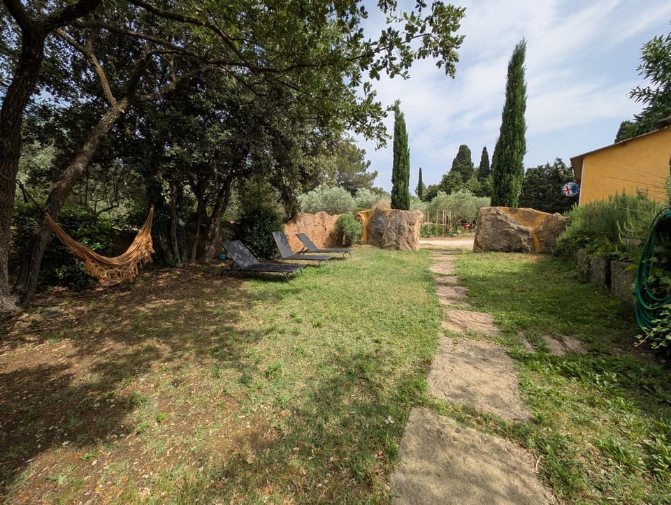 Les Cabanes de tout vent Country House in Sorgues