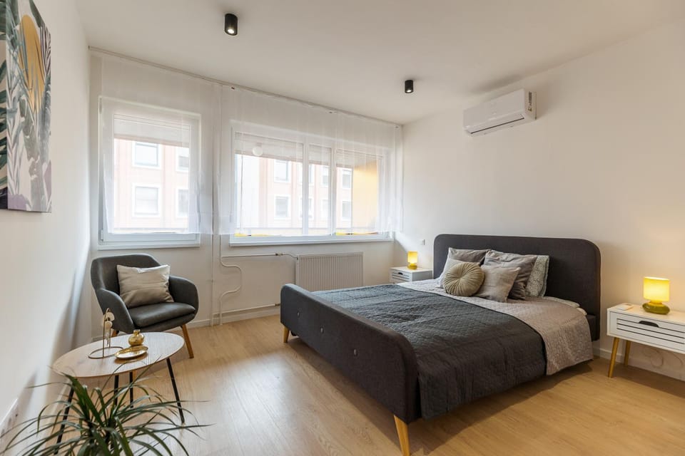Bed, Bedroom, air conditioner