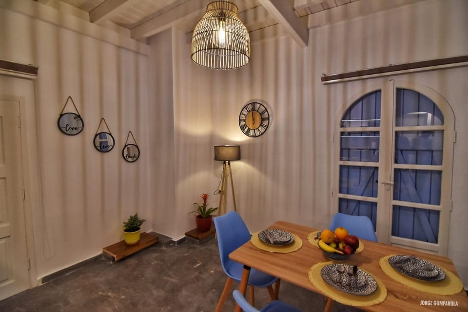 Living room, Seating area, Food