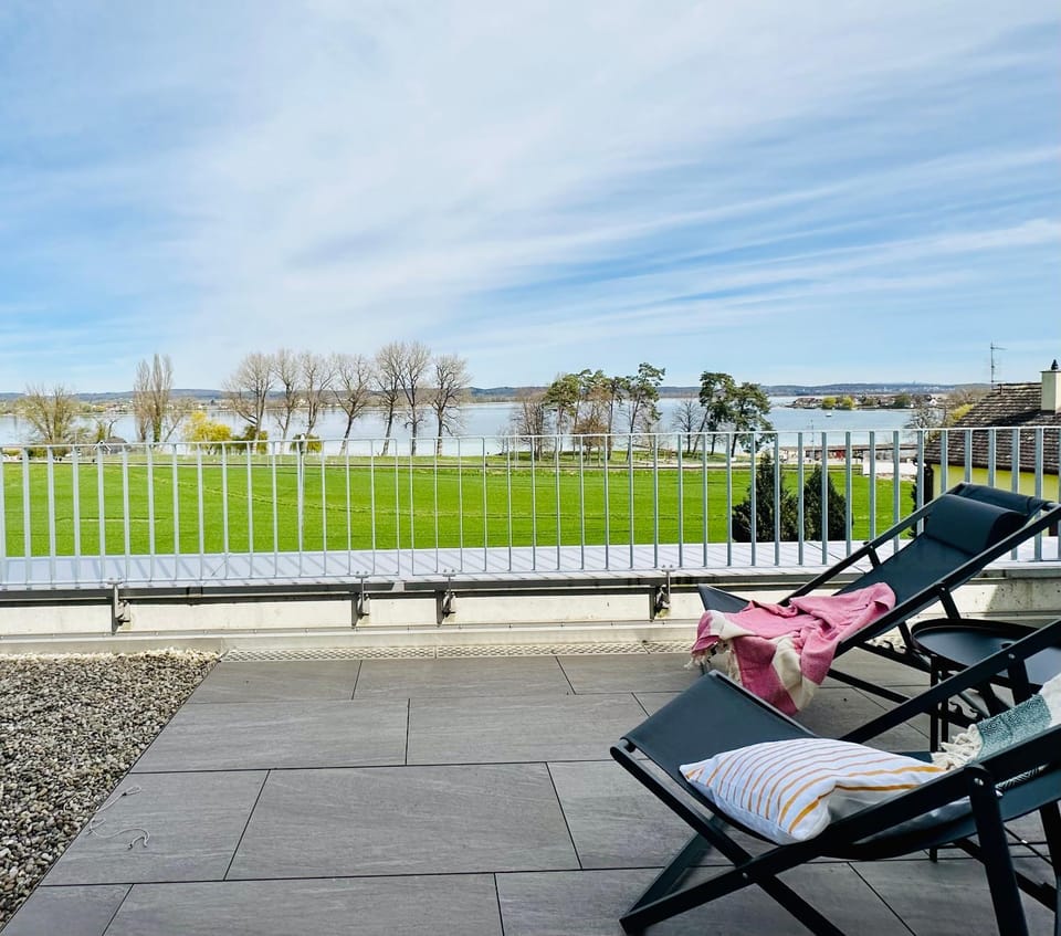Balcony/Terrace, Lake view