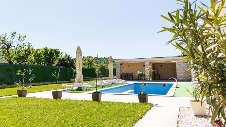 Spring, Day, Garden, Garden view, Pool view, Swimming pool, sunbed