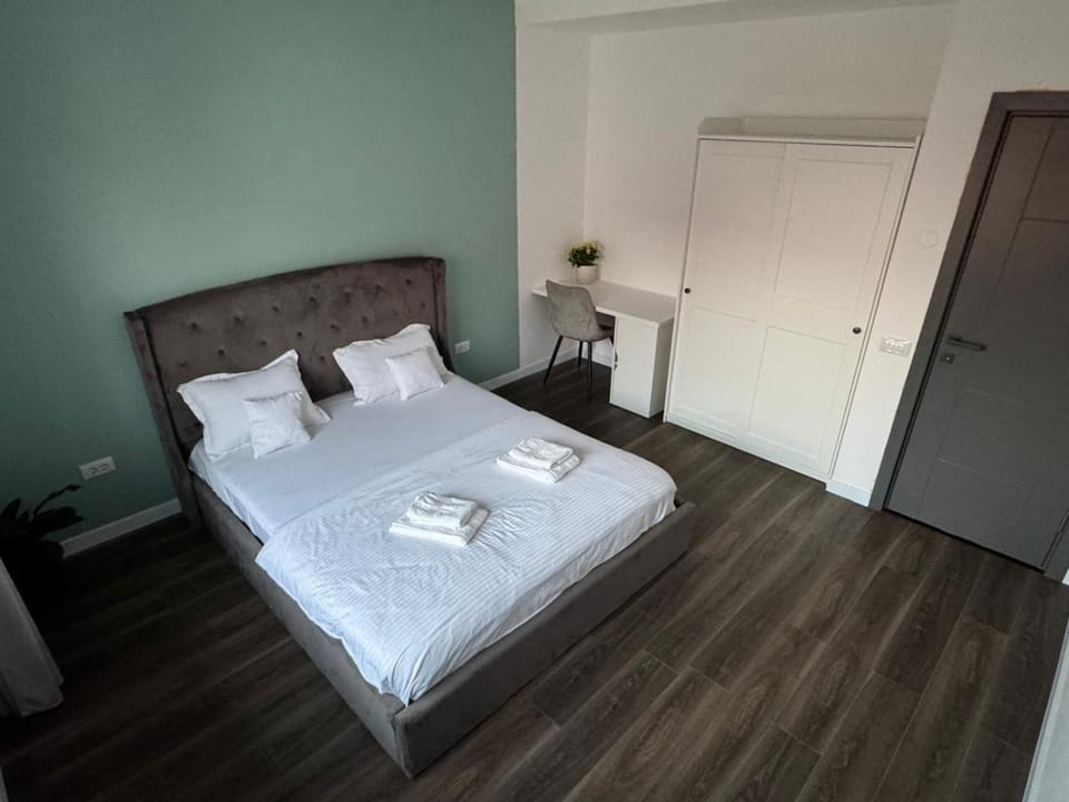 Bed, Photo of the whole room, Bedroom, towels, wardrobe