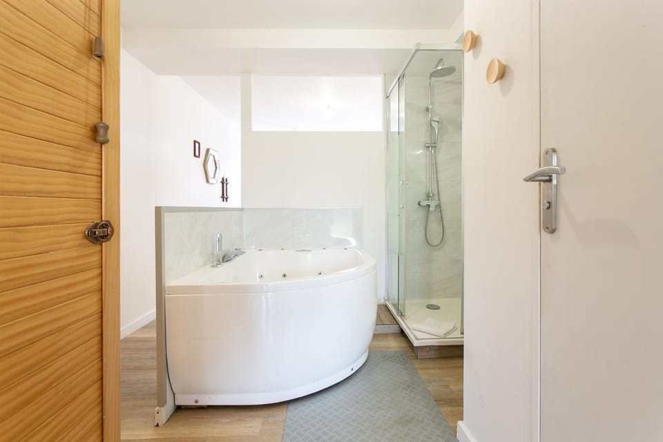 Séjour Sauna et Jacuzzi Cocon Apartment in Pays de la Loire