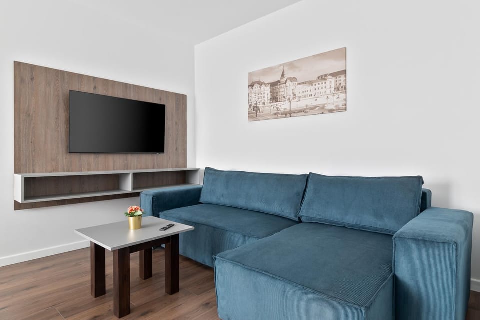TV and multimedia, Seating area, Evening entertainment