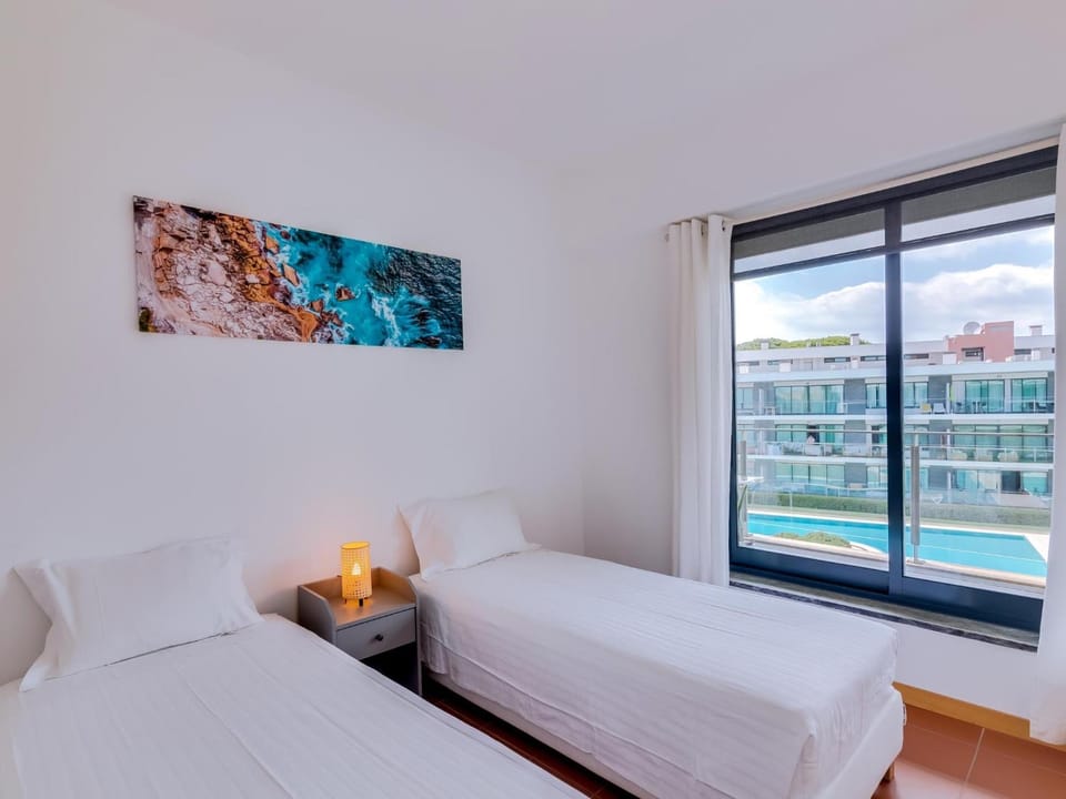 Bed, View (from property/room), Balcony/Terrace, Photo of the whole room, Bedroom, Pool view, Swimming pool