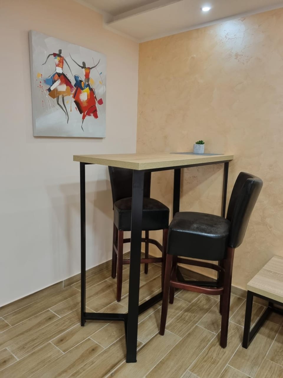 Seating area, Dining area