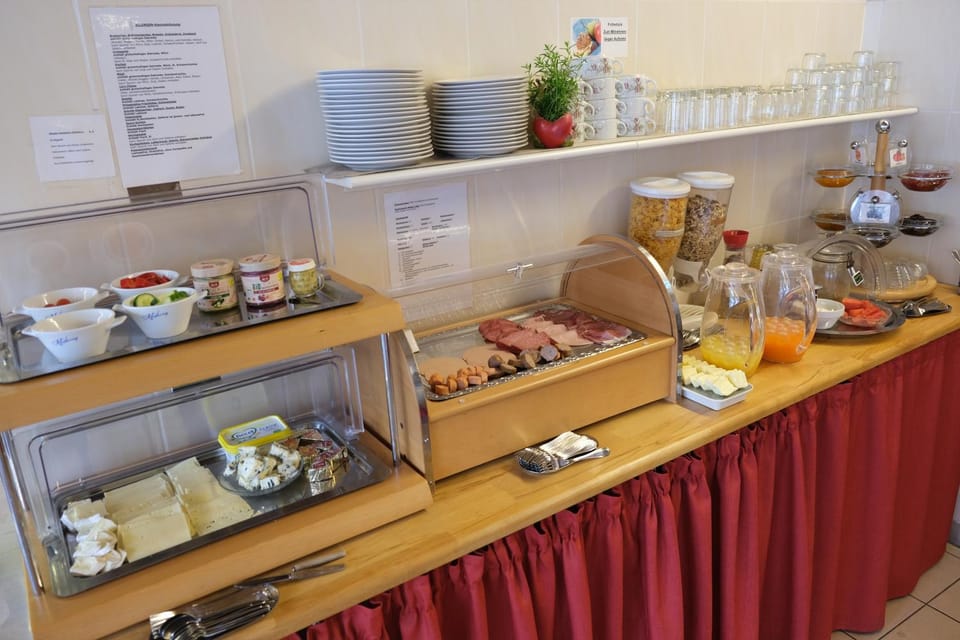 Breakfast, Continental breakfast, Buffet breakfast