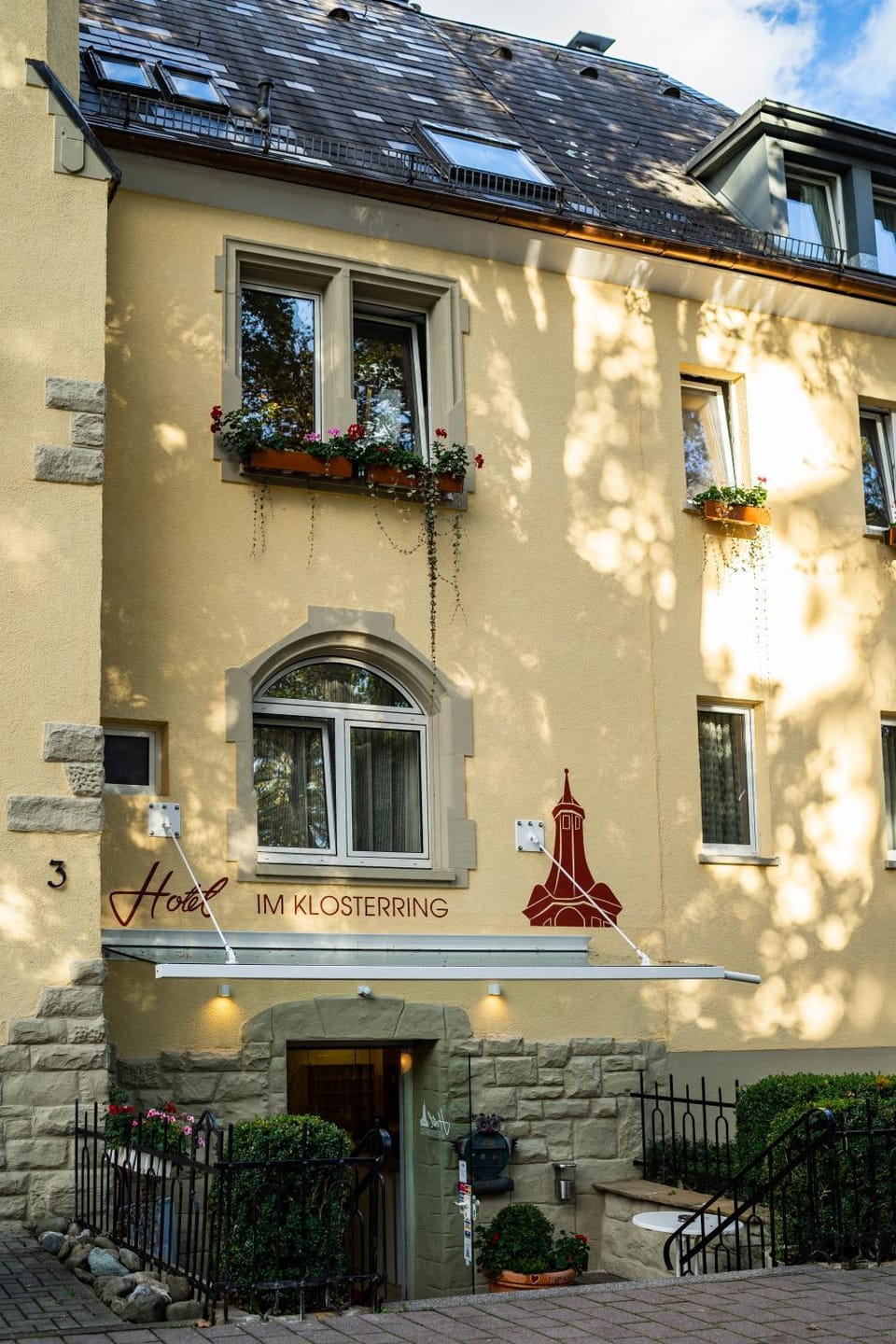 Property building, Facade/entrance