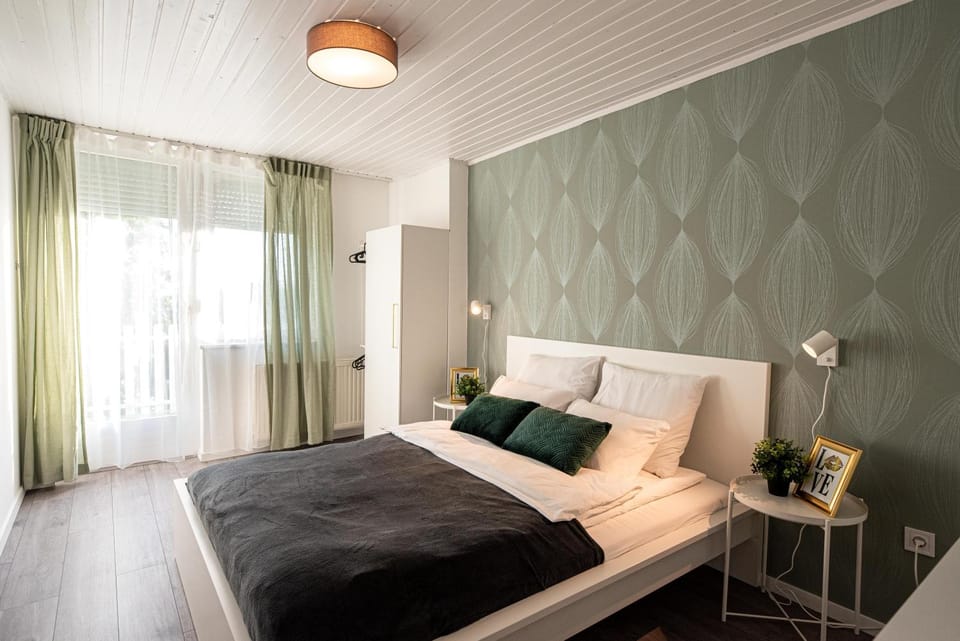 Bed, Bedroom, wardrobe
