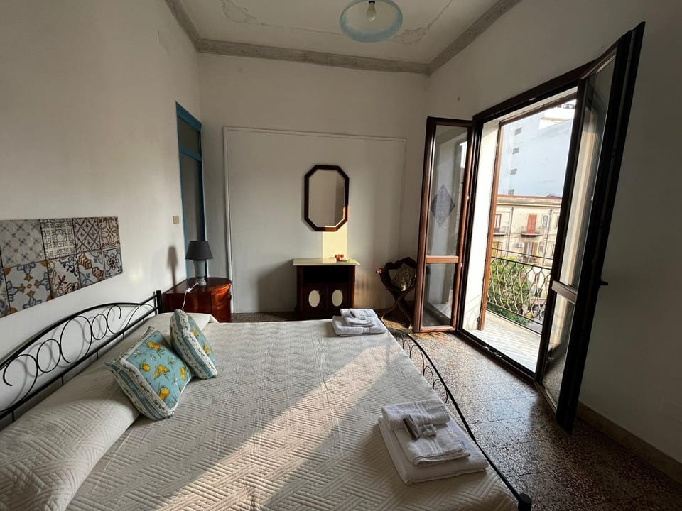 Bed, Balcony/Terrace, Bedroom