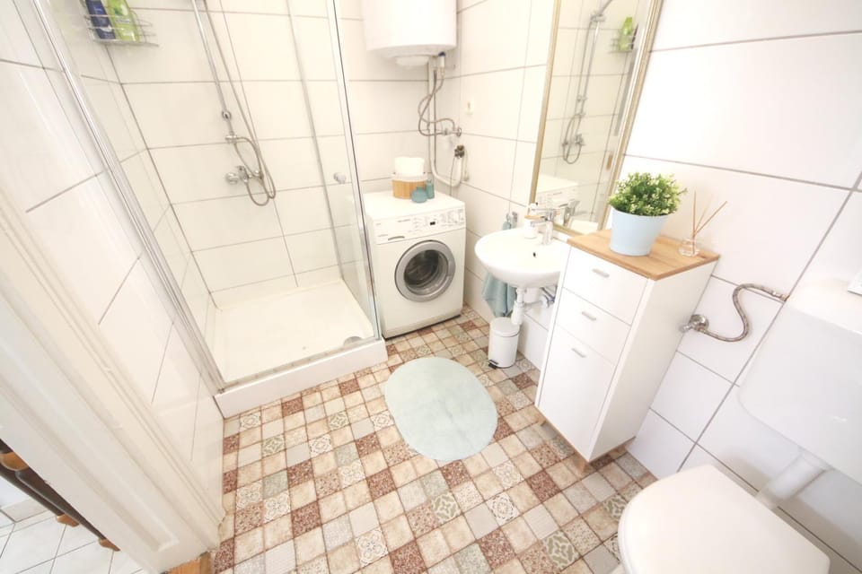 Shower, Toilet, Bathroom, washing machine