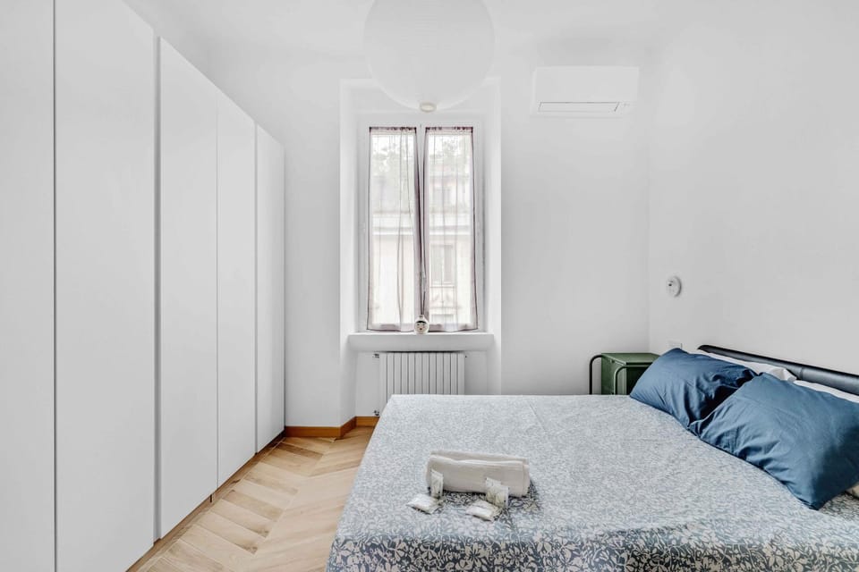 Bed, Photo of the whole room, Bedroom, internet, towels, air conditioner