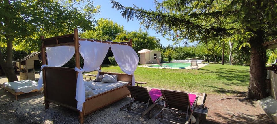 Le Mas des Cigales avec parc et grande piscine Villa in Le Thor