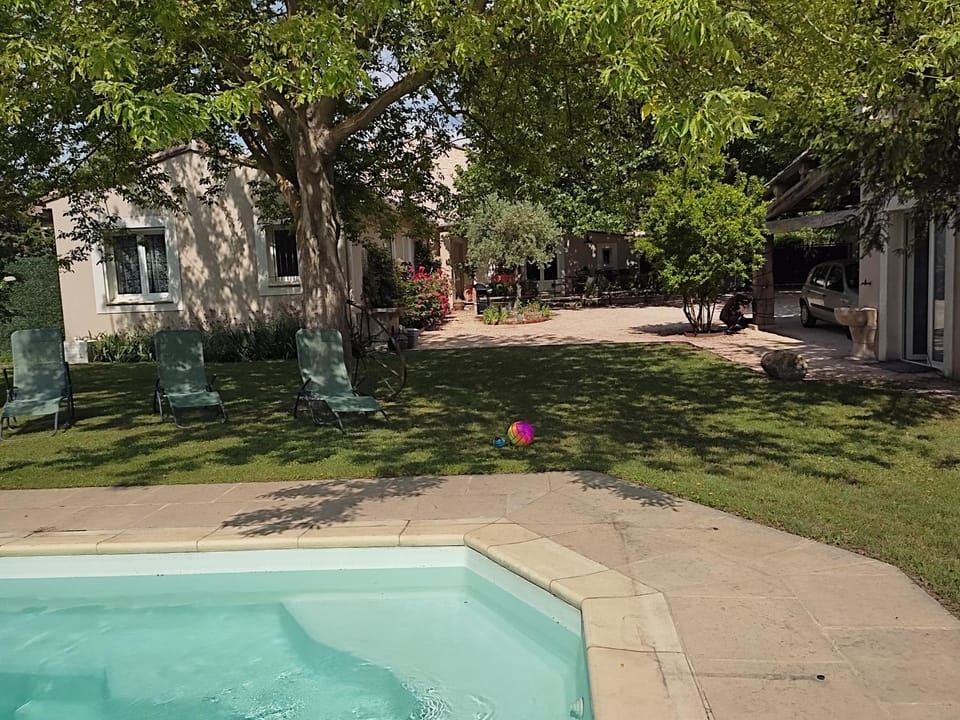 Le Mas des Cigales avec parc et grande piscine Villa in Le Thor