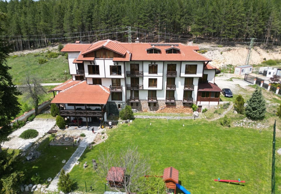 Property building, Day, Bird's eye view, Garden