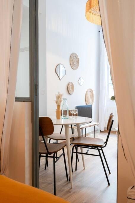Living room, Seating area, Dining area