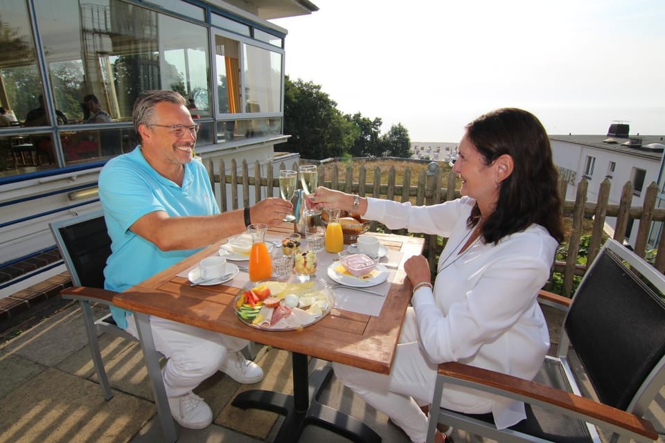 Restaurant/places to eat, View (from property/room), Balcony/Terrace, Food and drinks, Breakfast