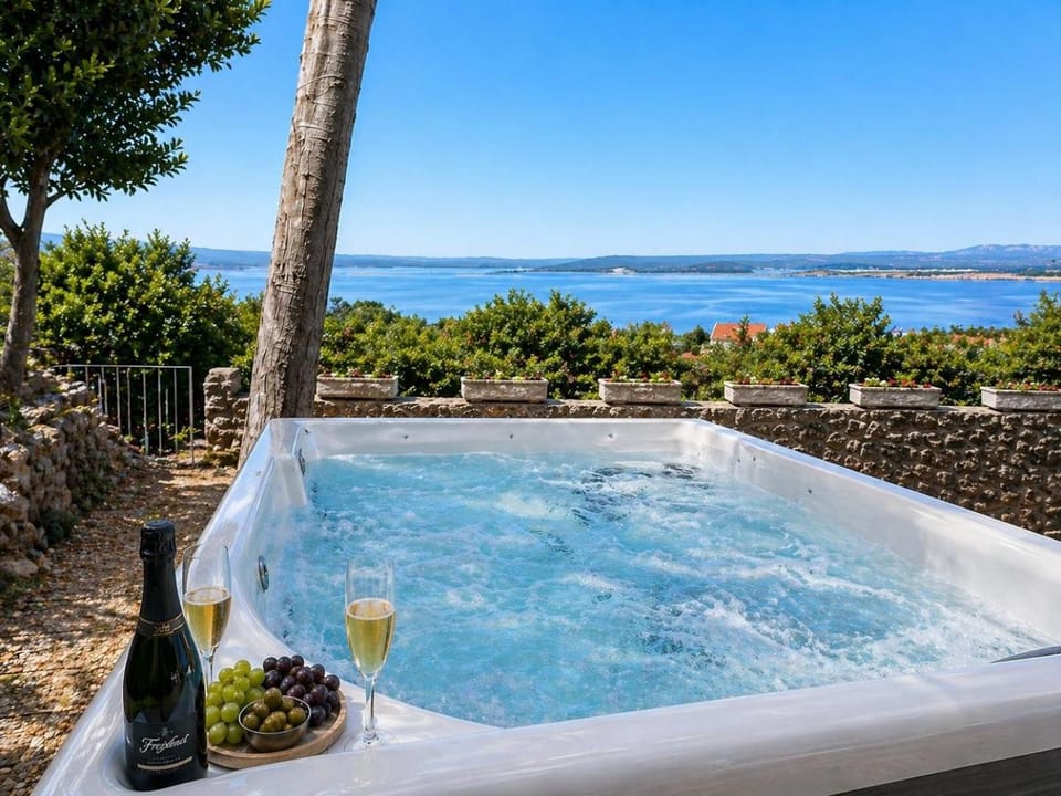 Natural landscape, Hot Tub, Sea view