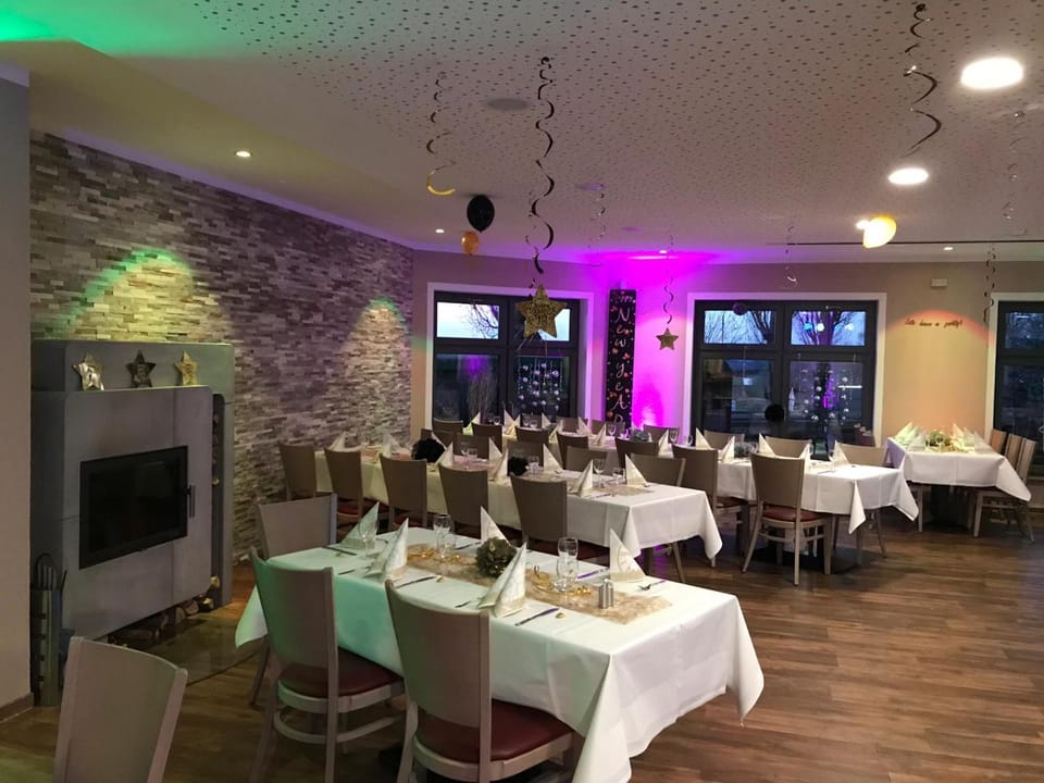 Restaurant/places to eat