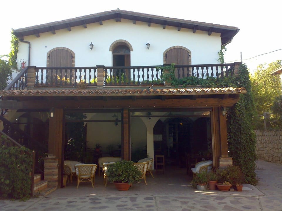 Facade/entrance