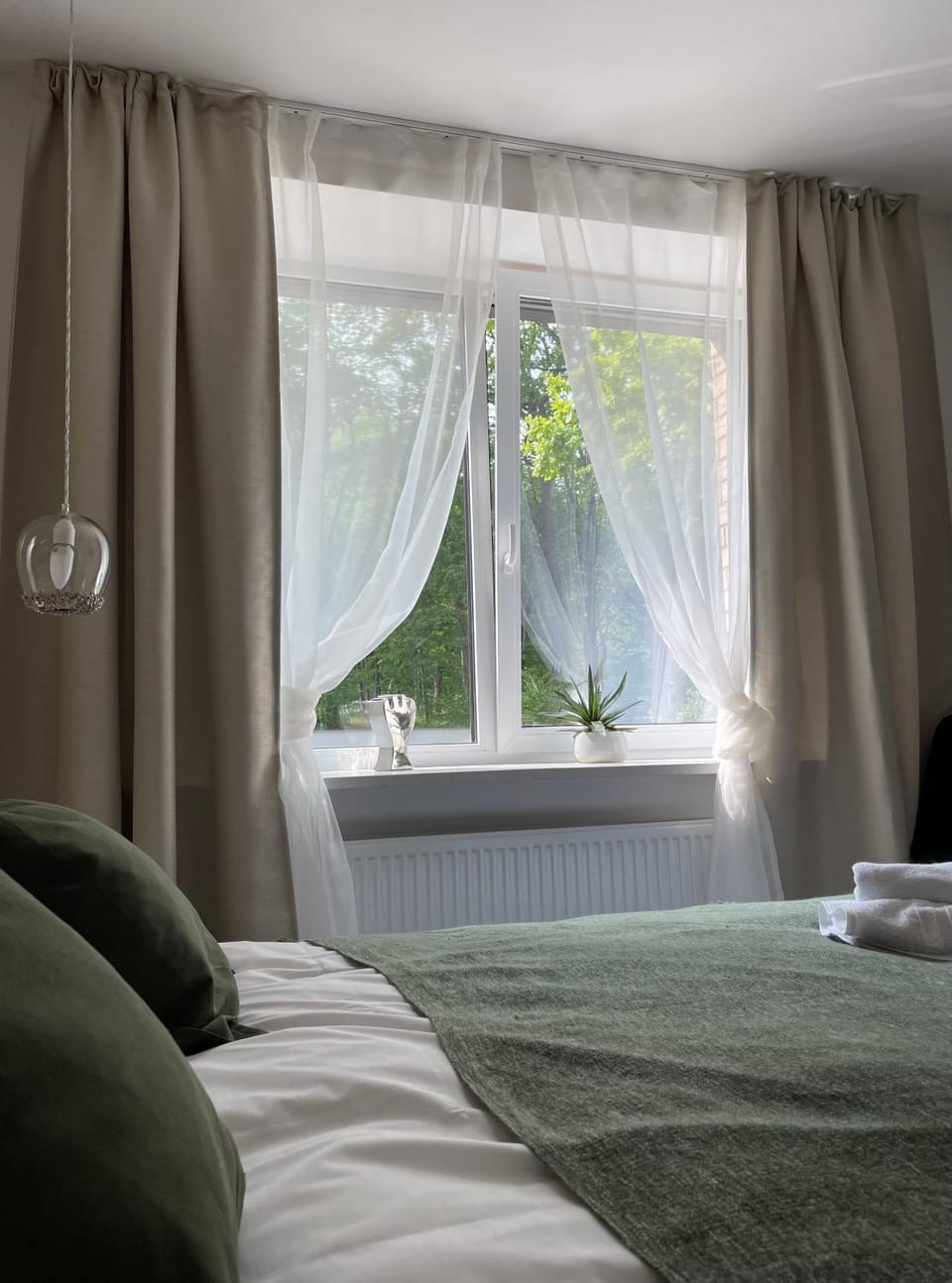 Bed, Day, Decorative detail, Inner courtyard view, towels