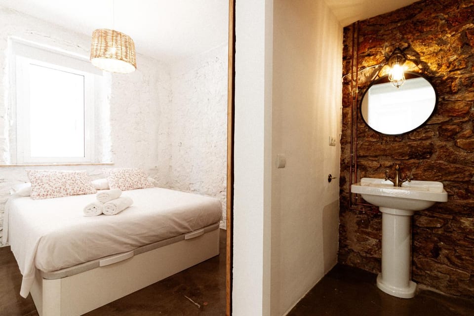 Bed, Bathroom, Photo of the whole room, Bedroom, towels