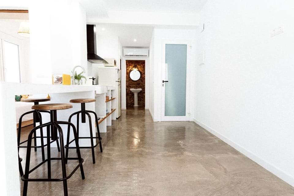 View (from property/room), Kitchen or kitchenette, Seating area, Dining area, air conditioner