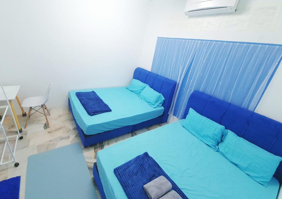 Bed, Photo of the whole room, Bedroom, air conditioner