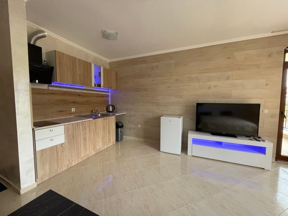 TV and multimedia, Kitchen or kitchenette