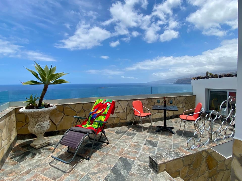 Patio, Day, Natural landscape, View (from property/room), Balcony/Terrace, Seating area, Beach, Sea view, sunbed